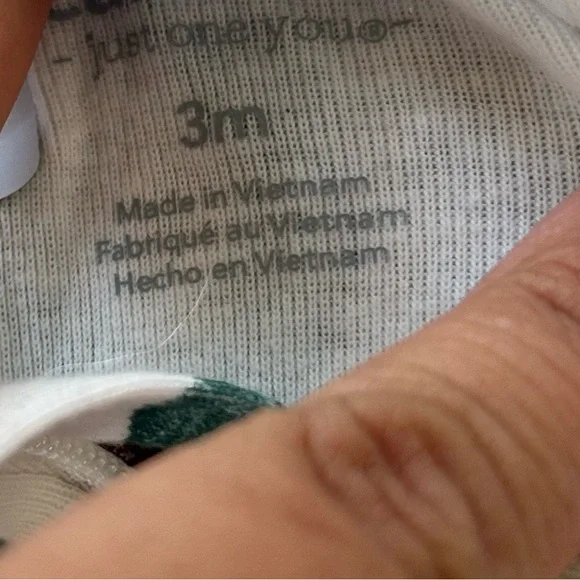 Carter's Cream and Green Dinosaur Footie pajamas 3months NWOT - Picture 2 of 2